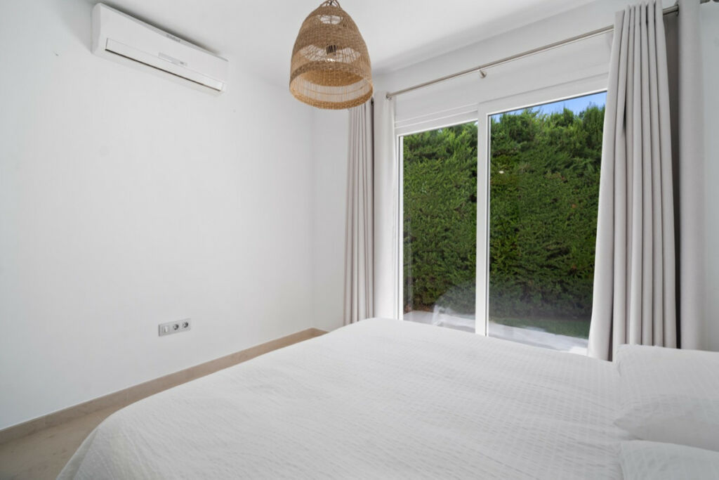 Detached Villa El Paraiso Málaga - image 20