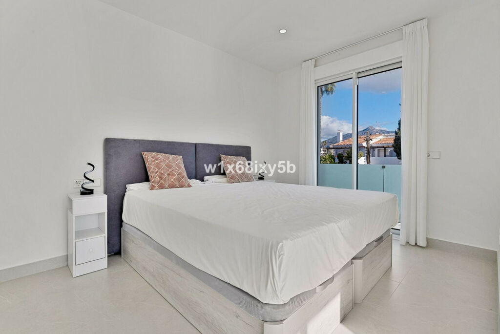 Detached Villa San Pedro de Alcántara Málaga - image 21