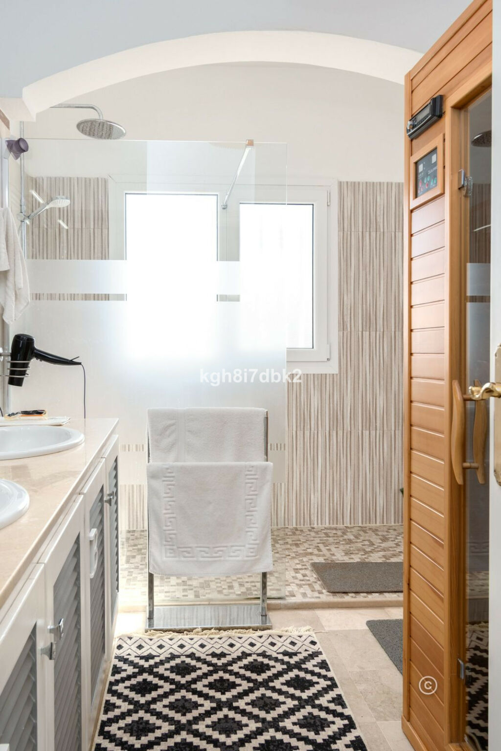 Detached Villa Estepona Málaga - image 22