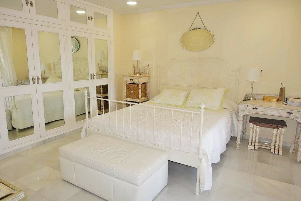 Detached Villa Nueva Andalucía Málaga - image 21