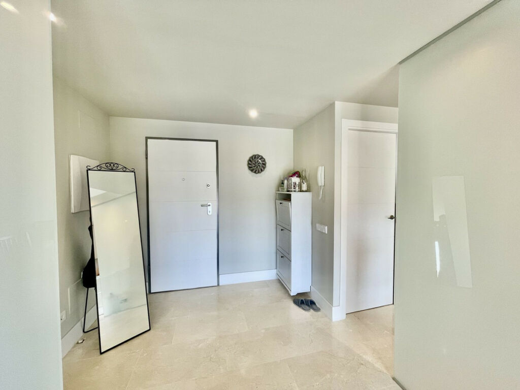 Middle Floor Apartment Estepona Málaga - image 21