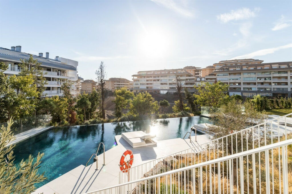 Penthouse Higueron Málaga - image 21