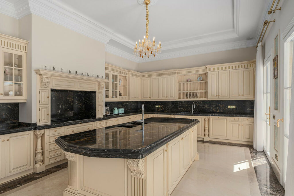 Detached Villa Sierra Blanca Málaga - image 21