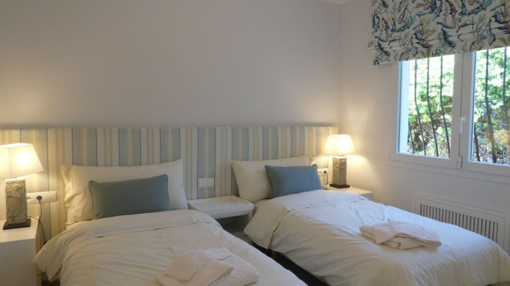 Detached Villa Estepona Málaga - image 21