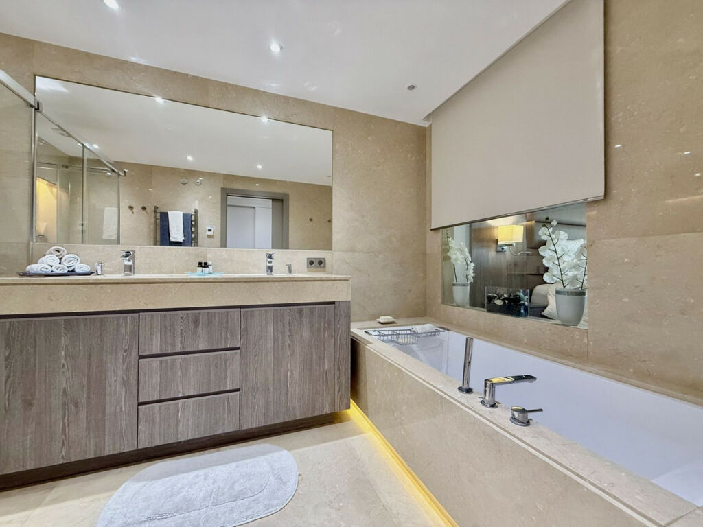 Middle Floor Apartment The Golden Mile Málaga - image 21