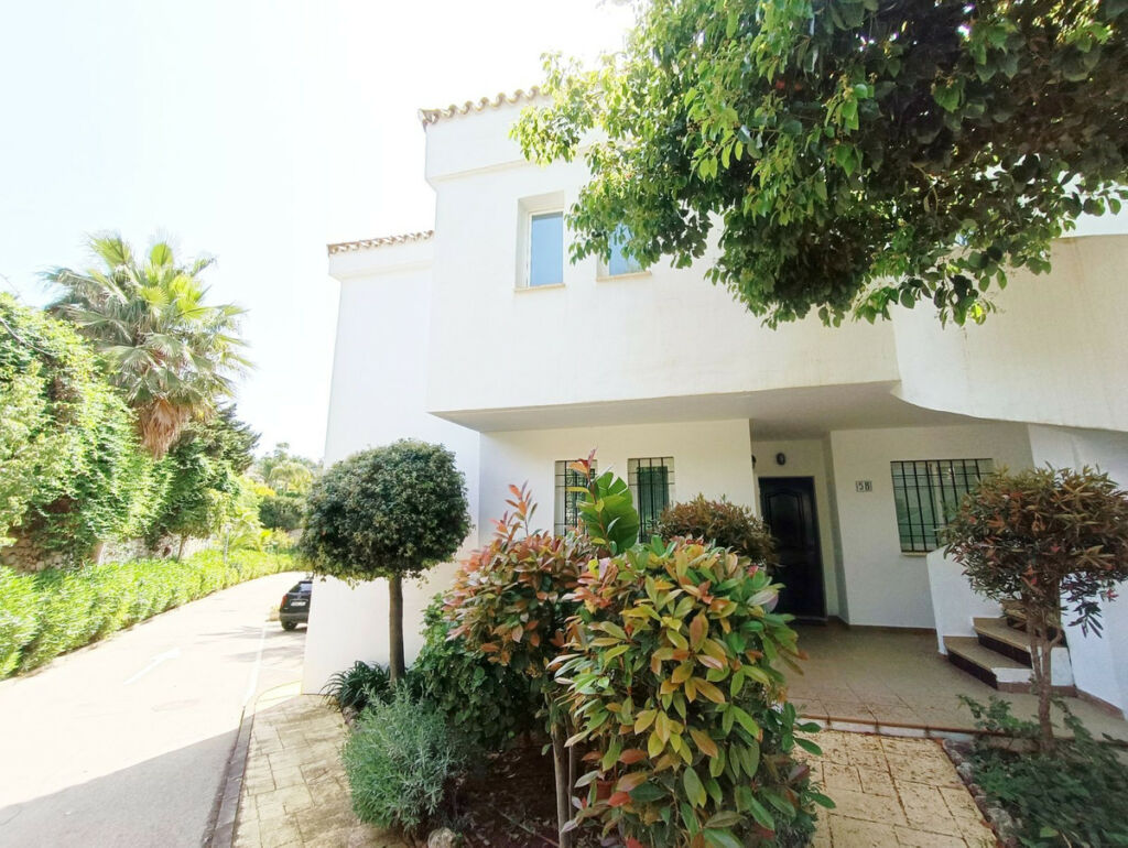 Ground Floor Apartment Aloha Málaga - image 21