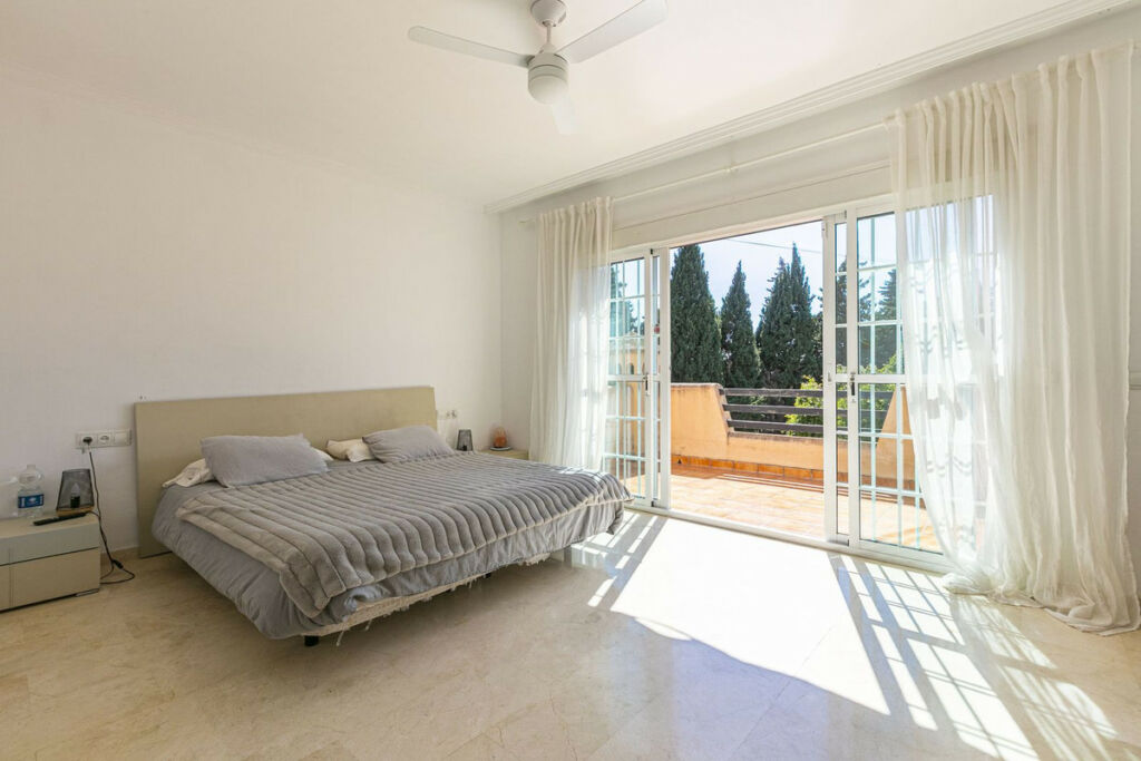 Townhouse Nagüeles Málaga - image 22
