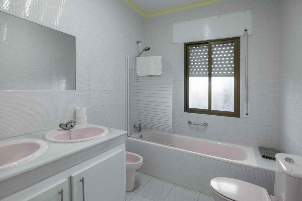 Detached Villa Estepona Málaga - image 22