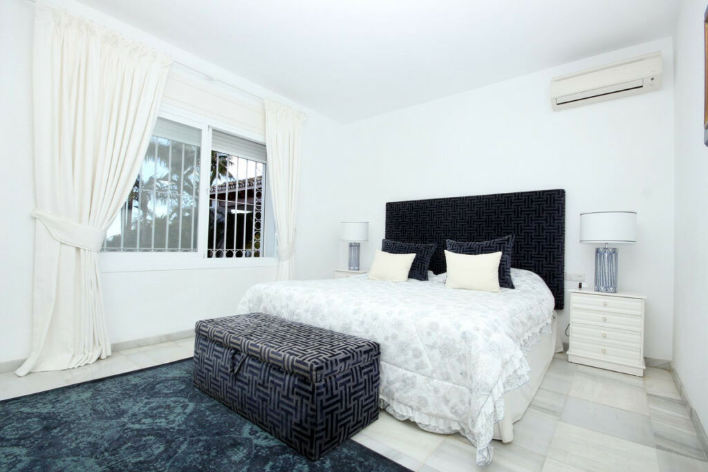Detached Villa Benahavís Málaga - image 37