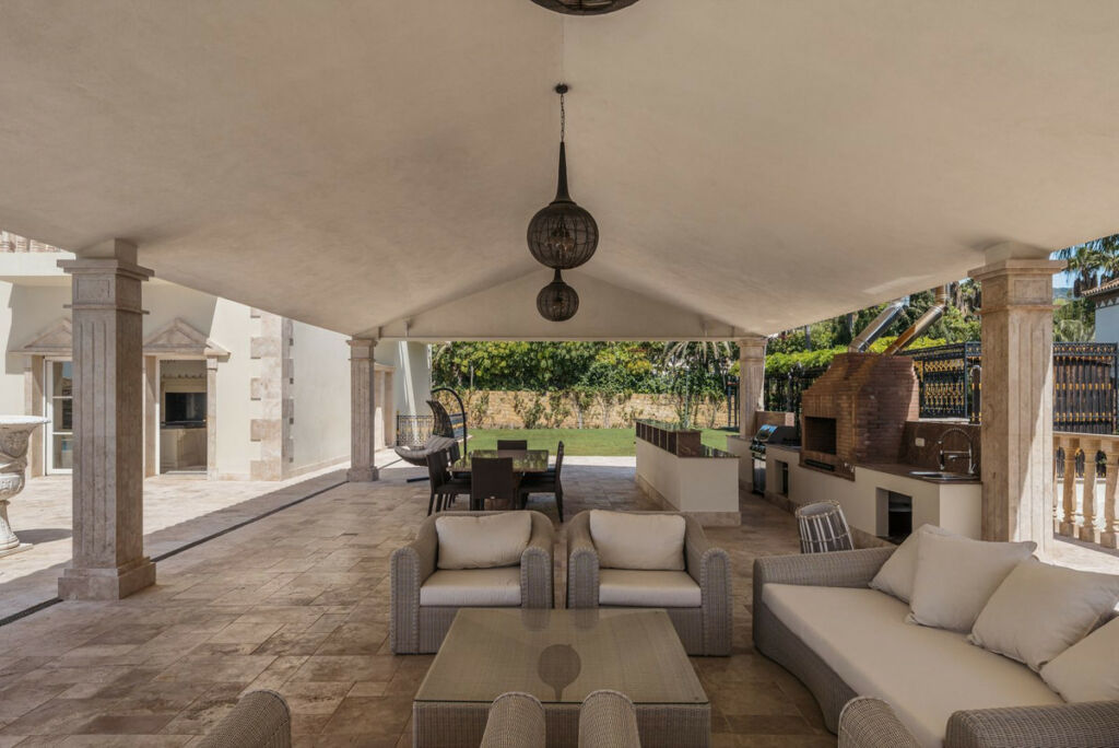 Detached Villa Sierra Blanca Málaga - image 22