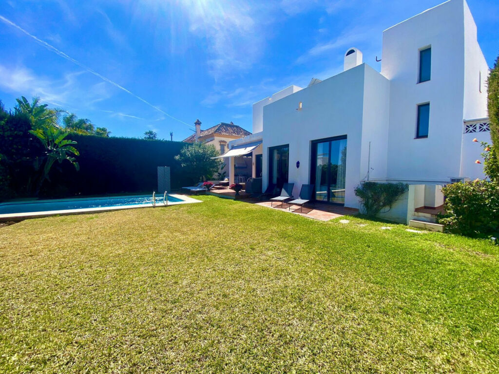 Detached Villa Nueva Andalucía Málaga - image 22