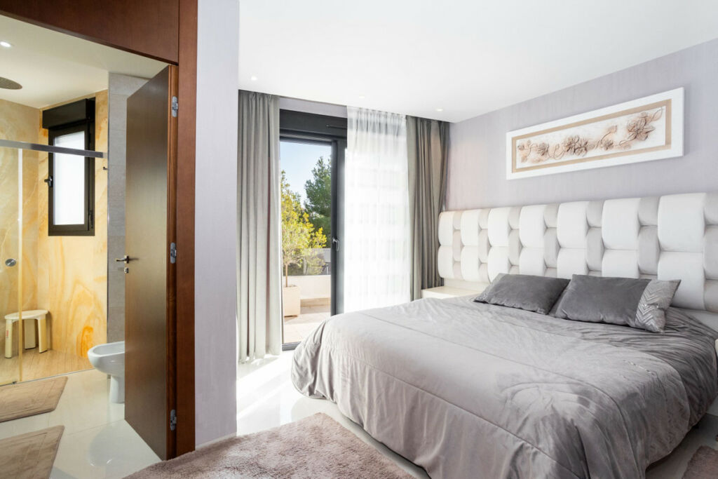 Detached Villa Villamartin Alicante - image 22