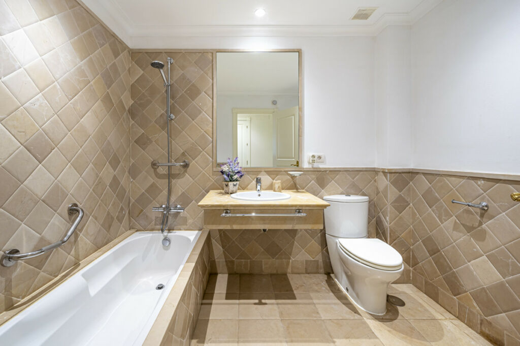 Middle Floor Apartment Estepona Málaga - image 22