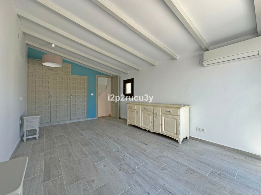 Detached Villa Moraira Alicante - image 22