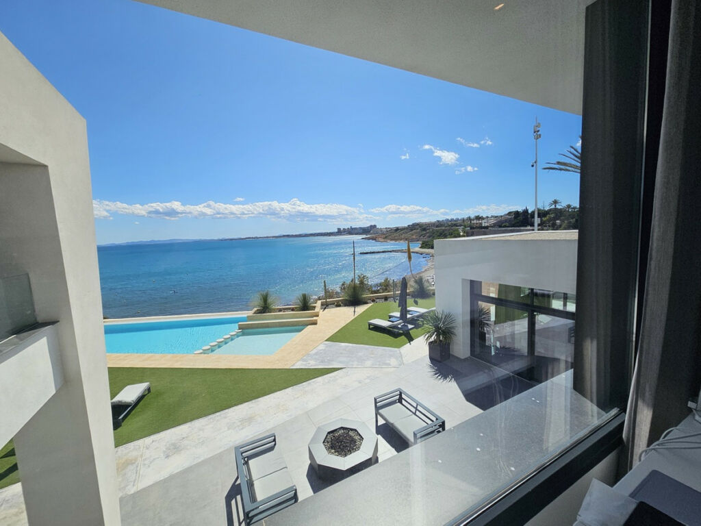 Detached Villa Cabo Roig Alicante - image 25