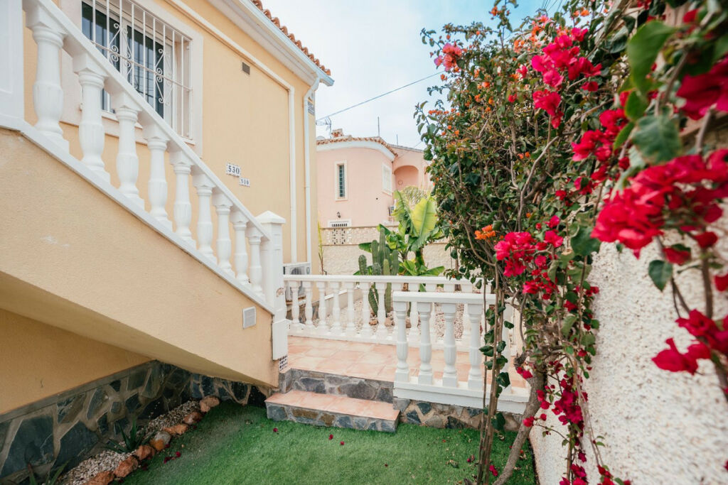 Detached Villa Villamartin Alicante - image 22