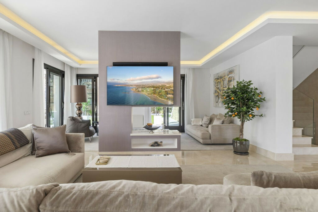 Detached Villa Nueva Andalucía Málaga - image 22