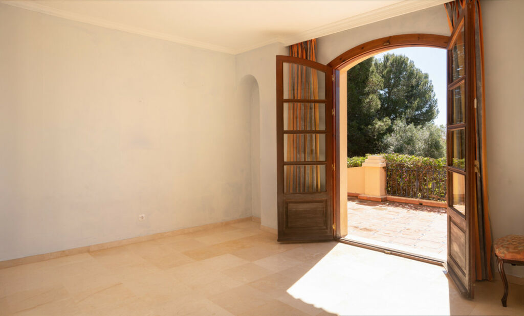 Detached Villa Estepona Málaga - image 20
