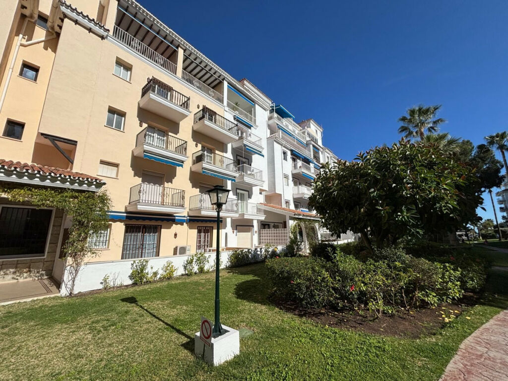 Middle Floor Apartment Nueva Andalucía Málaga - image 22