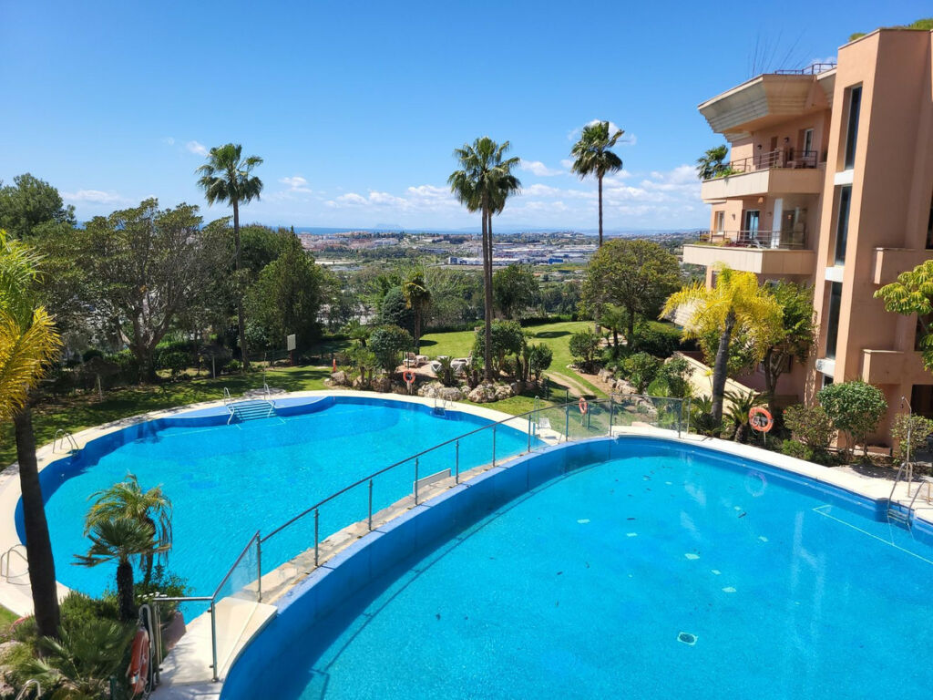 Middle Floor Apartment Nueva Andalucía Málaga