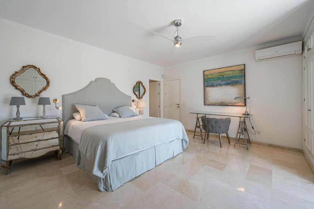 Detached Villa Nueva Andalucía Málaga - image 22