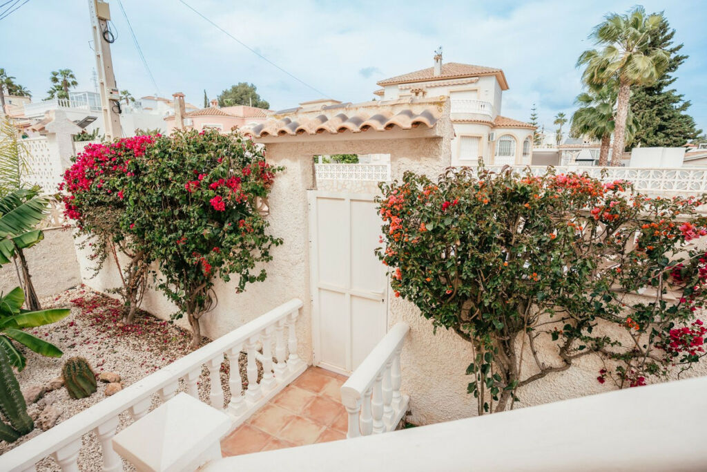Detached Villa Villamartin Alicante - image 23