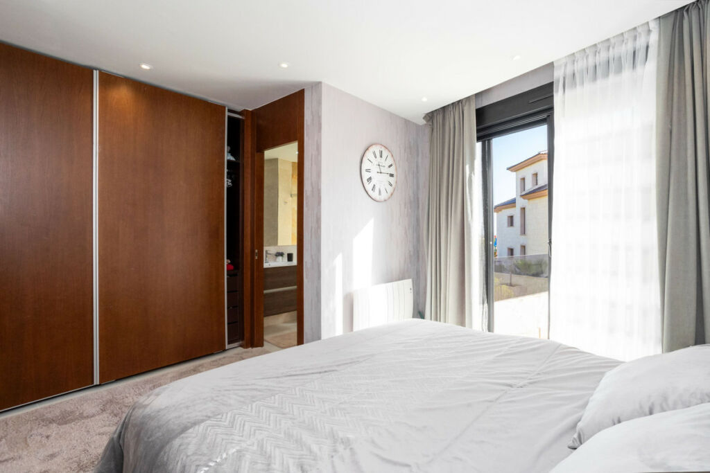 Detached Villa Villamartin Alicante - image 23