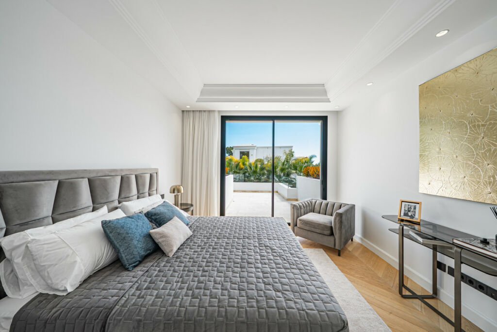 Detached Villa The Golden Mile Málaga - image 23