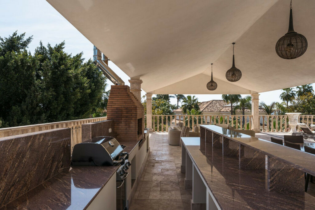 Detached Villa Sierra Blanca Málaga - image 23