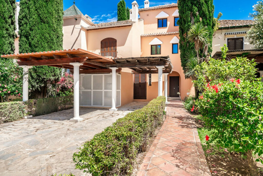Townhouse New Golden Mile Málaga - image 23