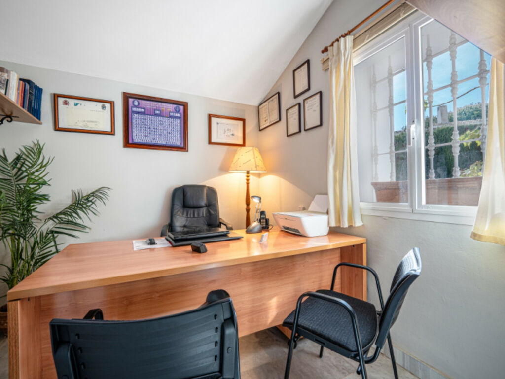Townhouse Sierra Blanca Málaga - image 23