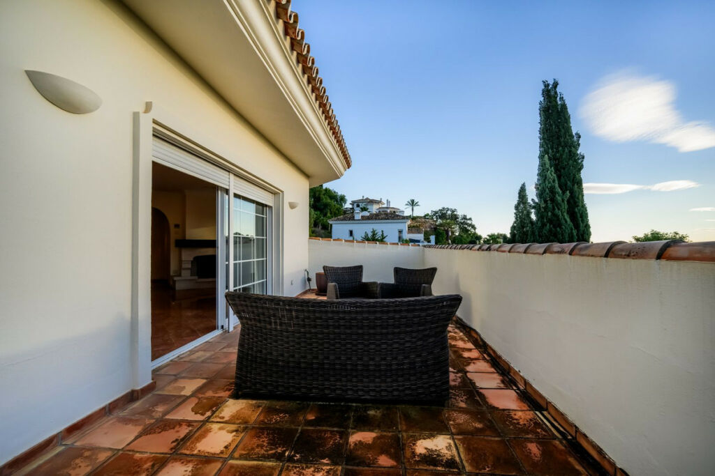 Detached Villa Nueva Andalucía Málaga - image 27