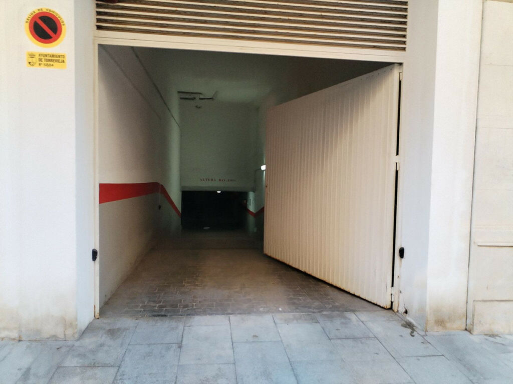 Middle Floor Apartment Torrevieja Alicante - image 23