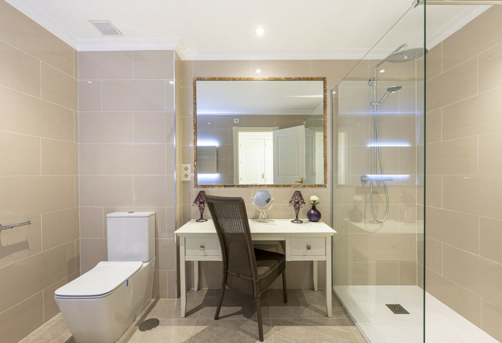 Middle Floor Apartment Estepona Málaga - image 24