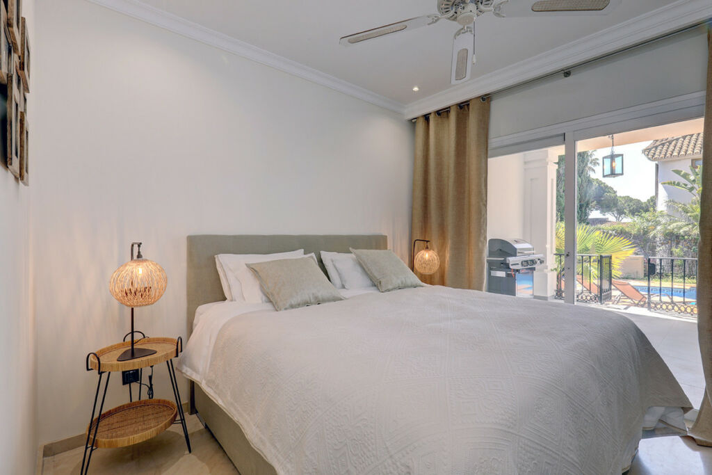 Detached Villa Cabopino Málaga - image 20
