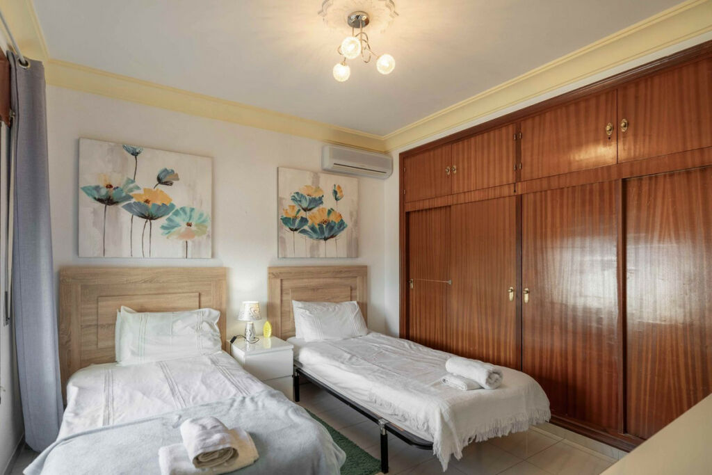 Detached Villa Estepona Málaga - image 24