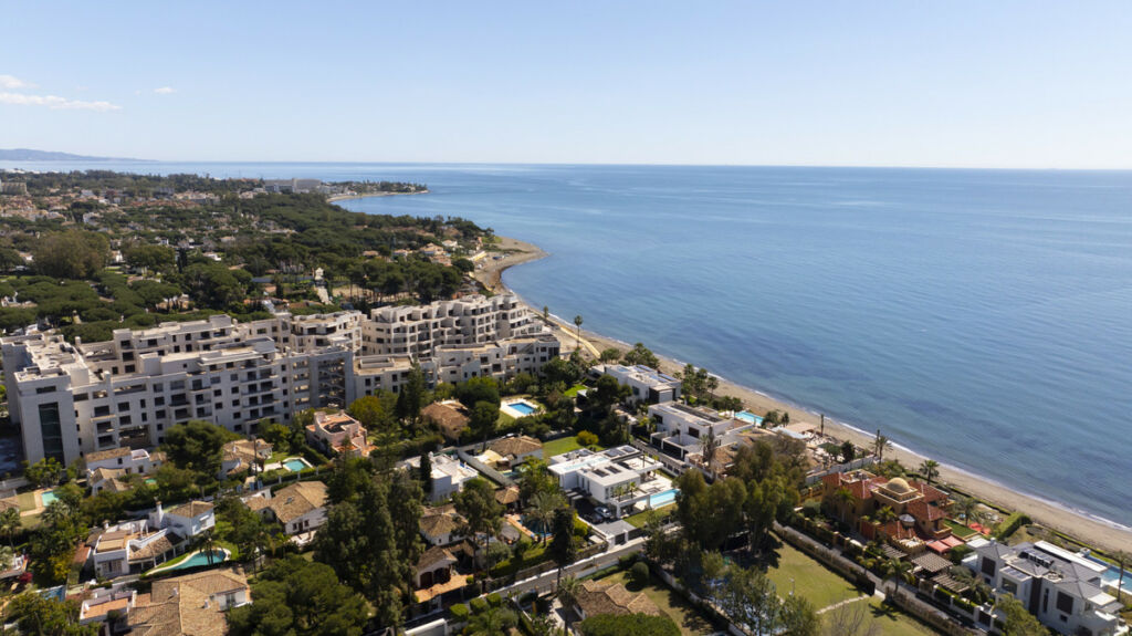 Detached Villa Estepona Málaga - image 22