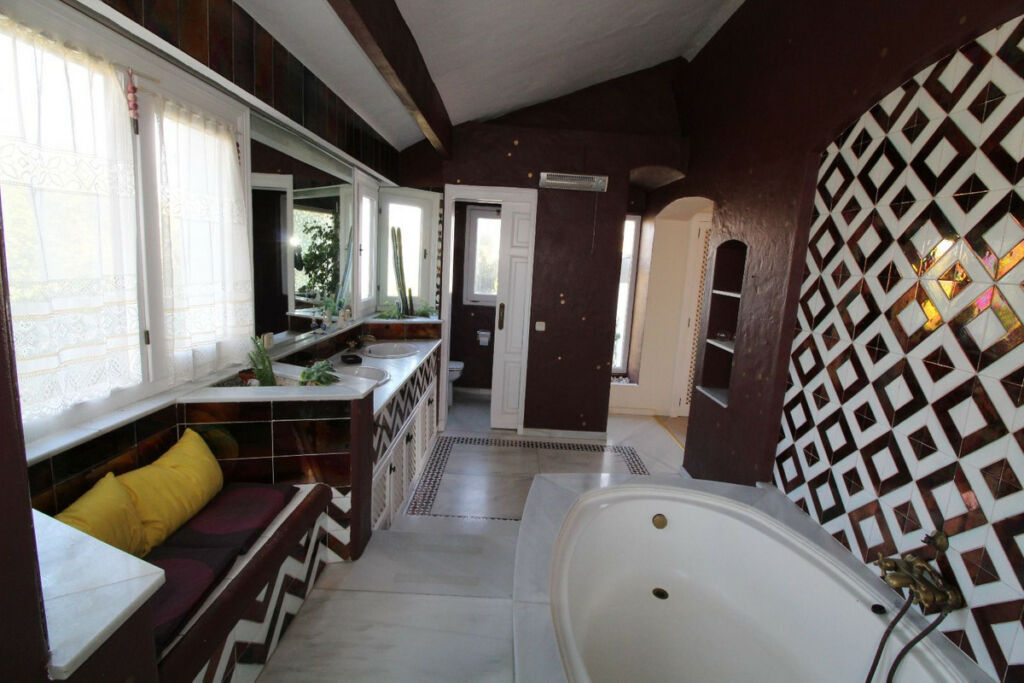 Detached Villa New Golden Mile Málaga - image 24