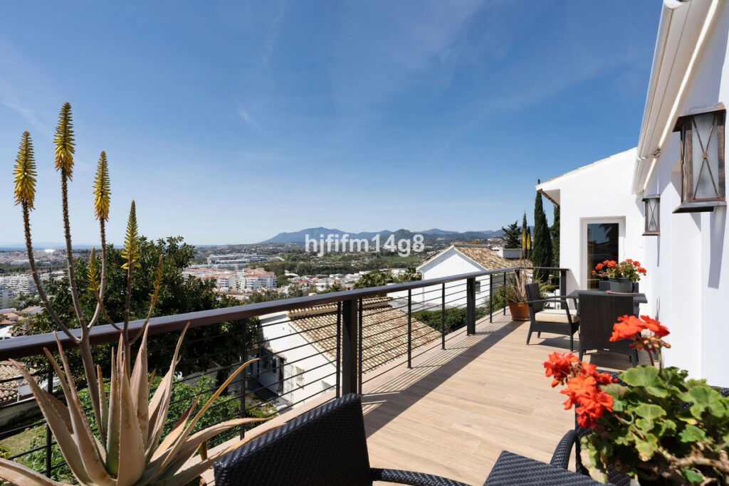 Detached Villa Nueva Andalucía Málaga - image 24