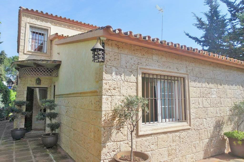 Detached Villa Nueva Andalucía Málaga - image 25