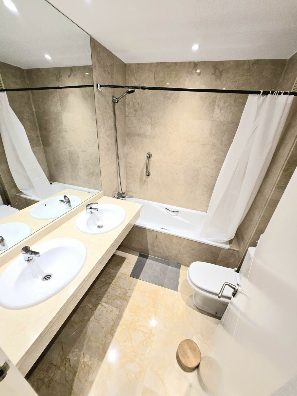 Middle Floor Apartment Selwo Málaga - image 25