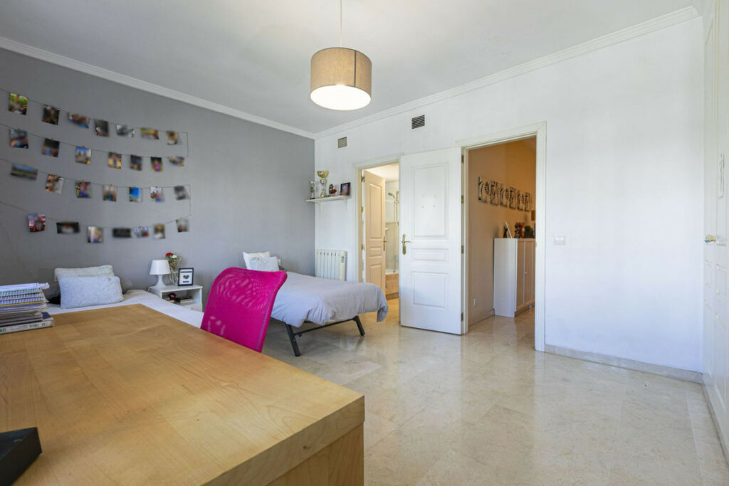 Townhouse Nagüeles Málaga - image 25