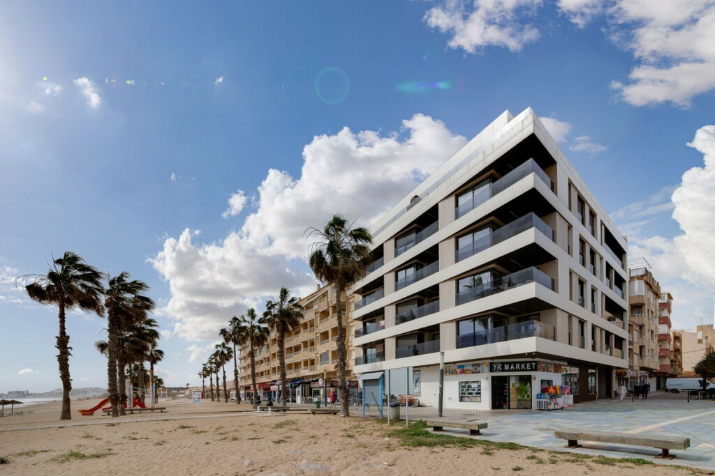 Middle Floor Apartment Torrevieja Alicante - image 24