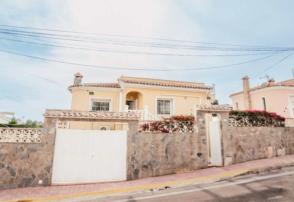 Detached Villa Villamartin Alicante - image 25