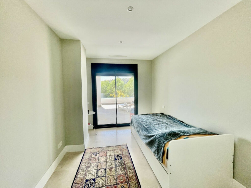 Middle Floor Apartment Estepona Málaga - image 25