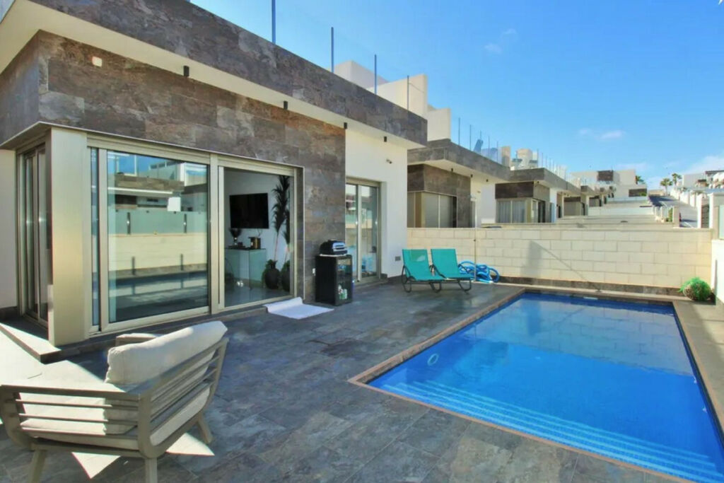 Detached Villa Villamartin Alicante - image 25