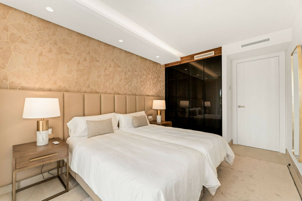 Townhouse New Golden Mile Málaga - image 25