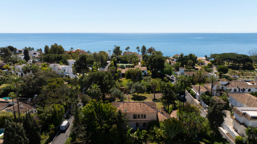Detached Villa Estepona Málaga - image 23