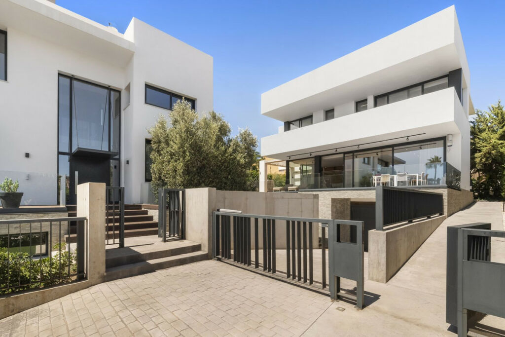 Detached Villa Costabella Málaga - image 25