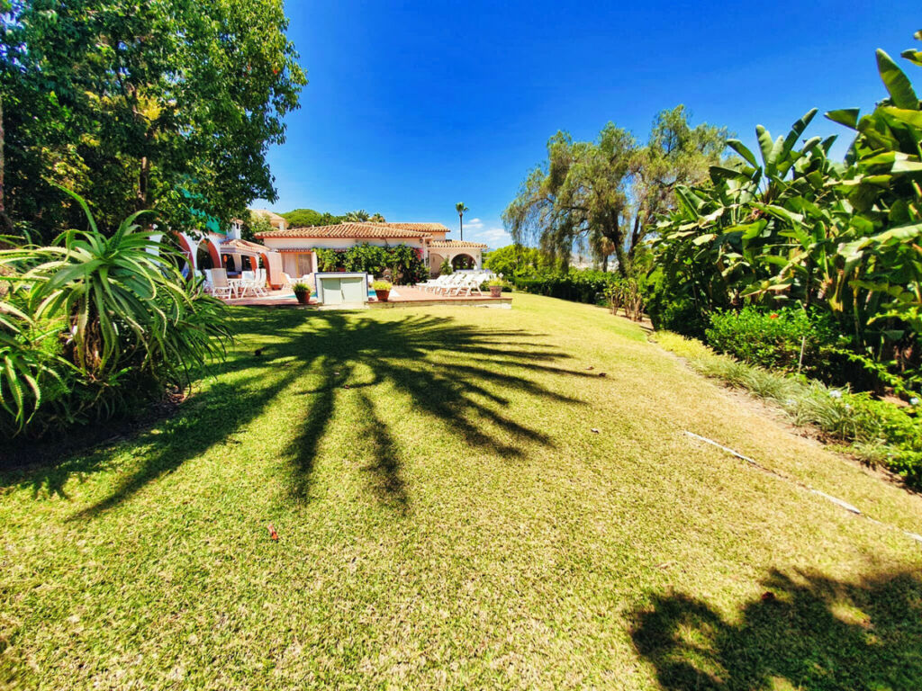 Detached Villa Las Brisas Málaga - image 25